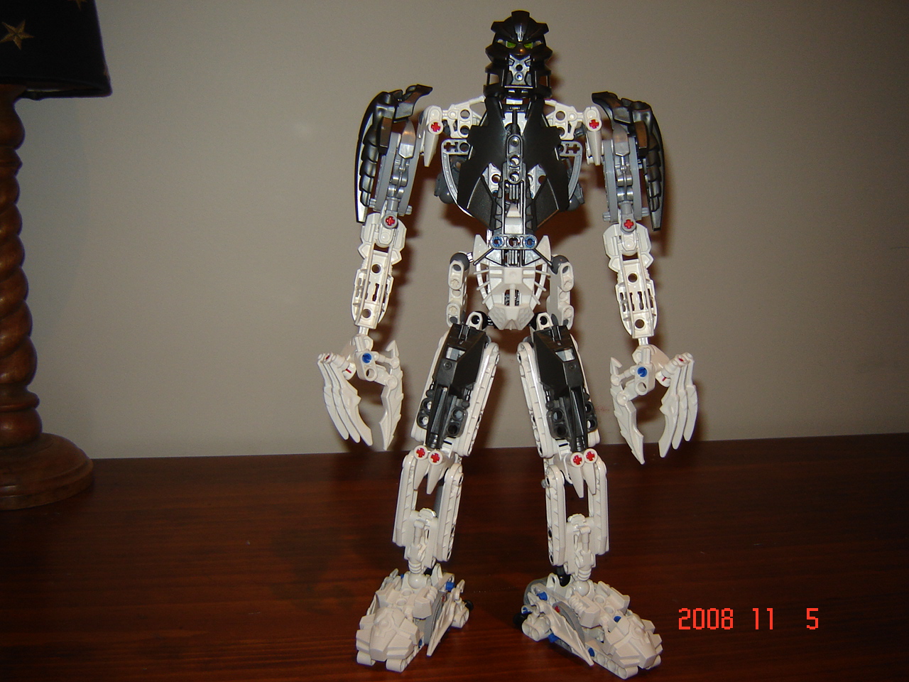 assorted_bionicle_stuff_142.jpg