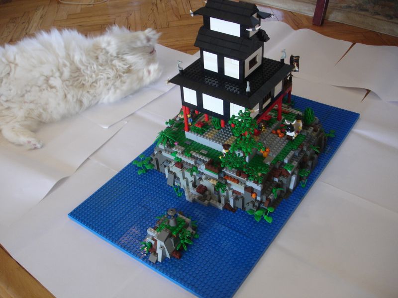 pagoda_in_the_silent_lake_002v.jpg