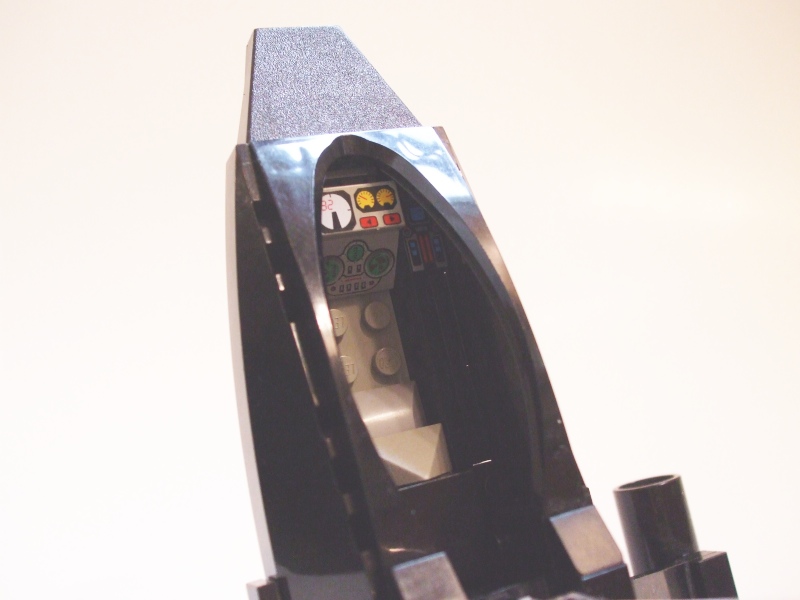 8-_stealth_cockpit_1.jpg