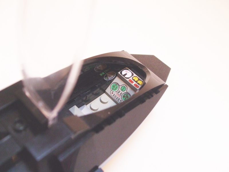9-_stealth_cockpit_2.jpg