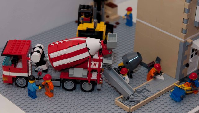 1_construction_sitecement_mixer_small.jpg