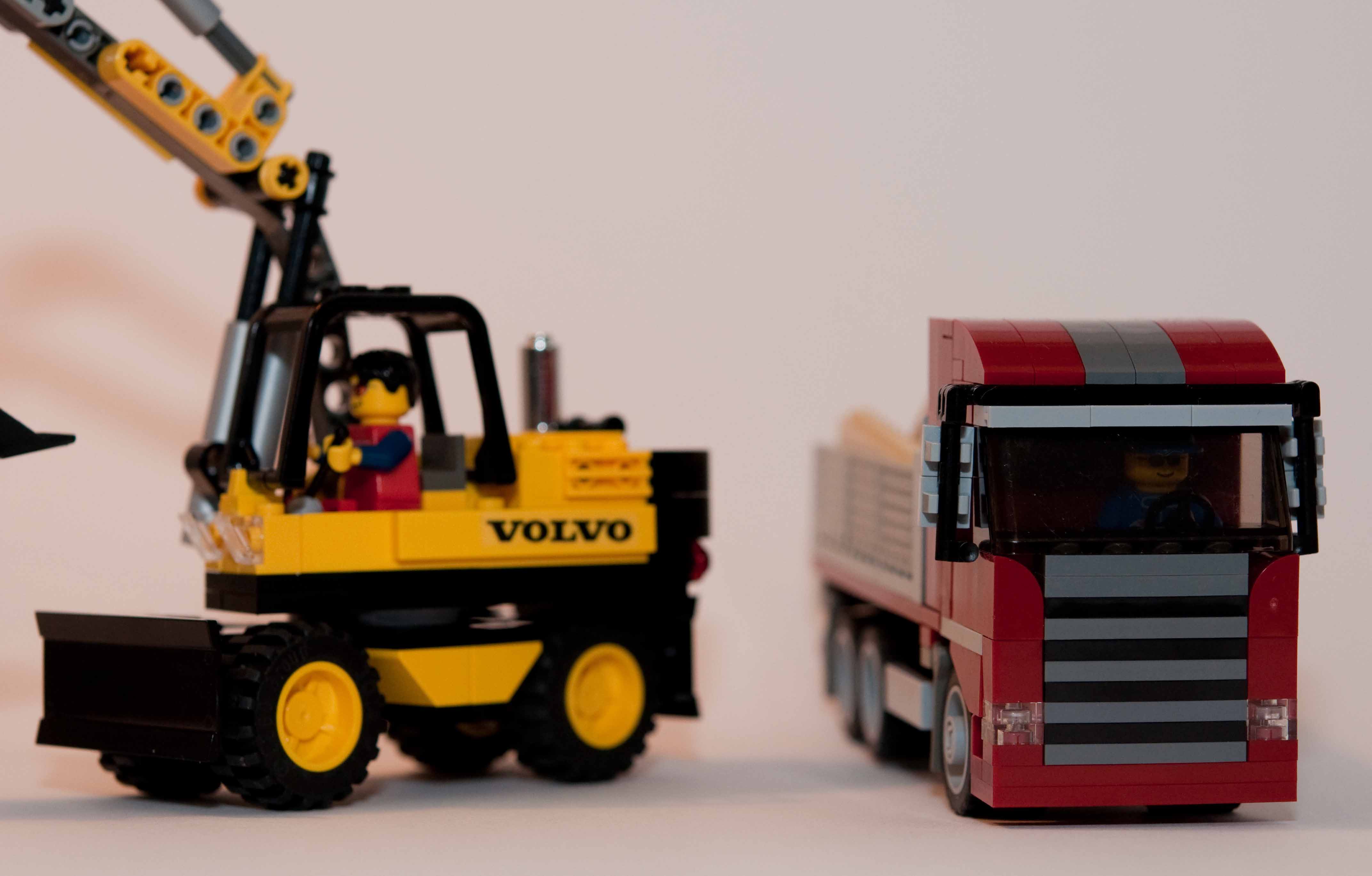 volvo_excavator_13.jpg