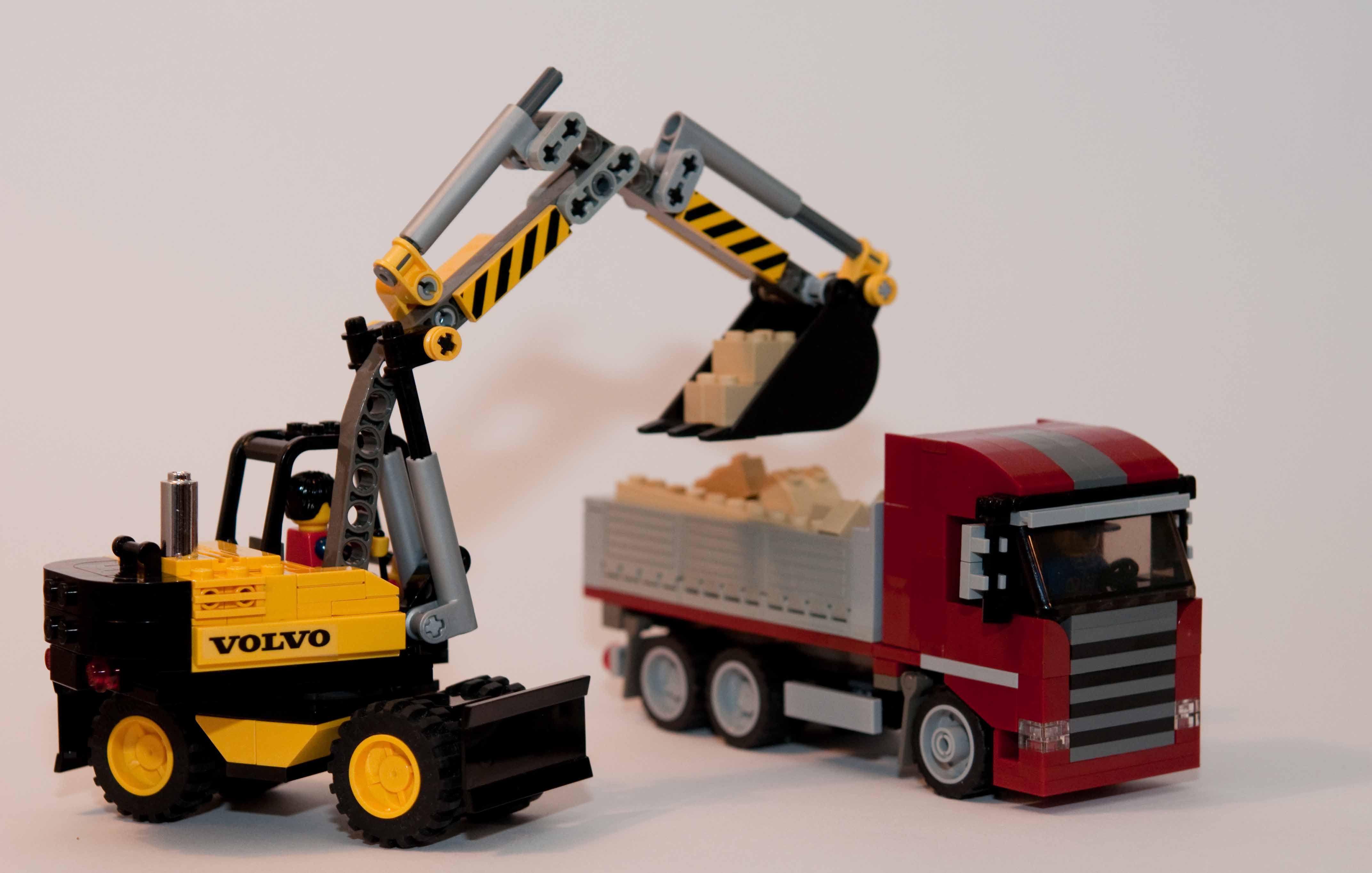 volvo_excavator_3.jpg
