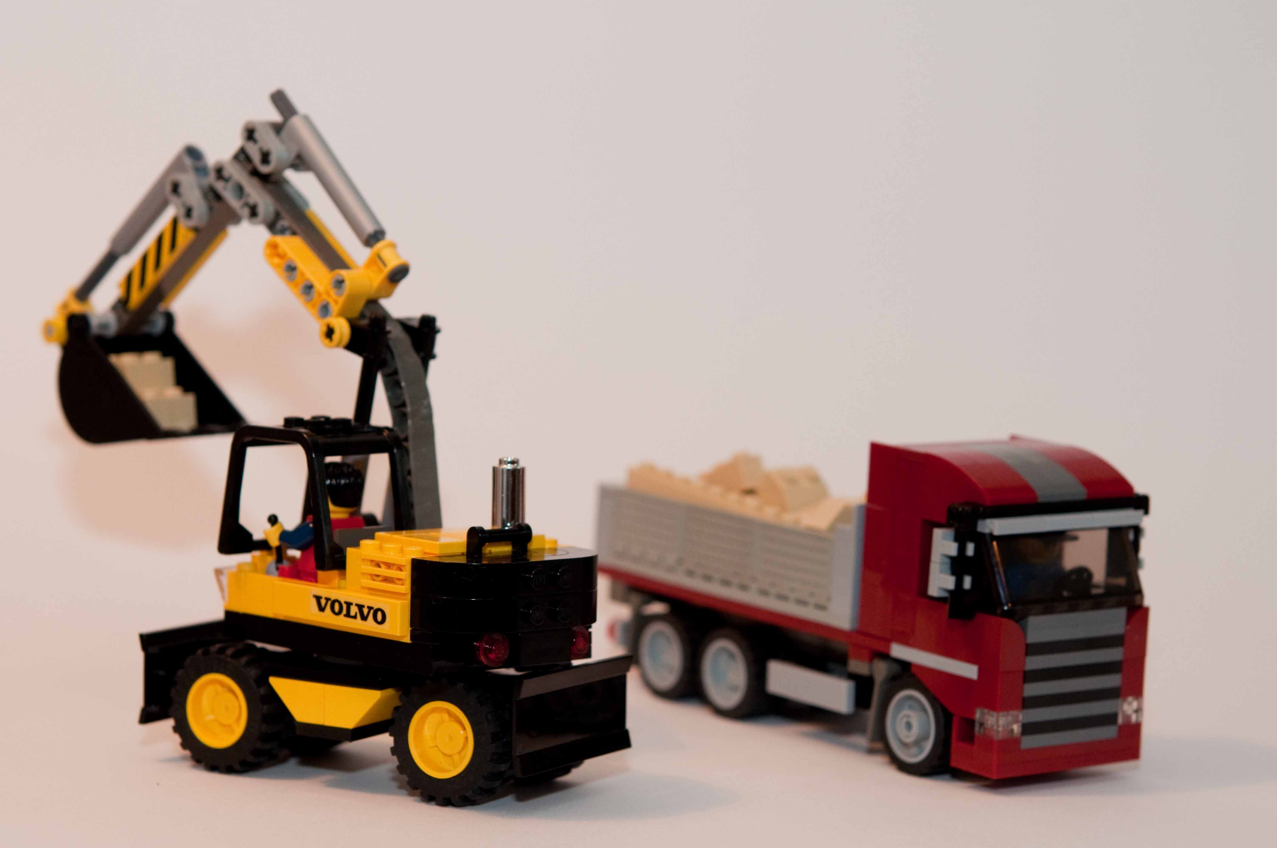 volvo_excavator_5.jpg