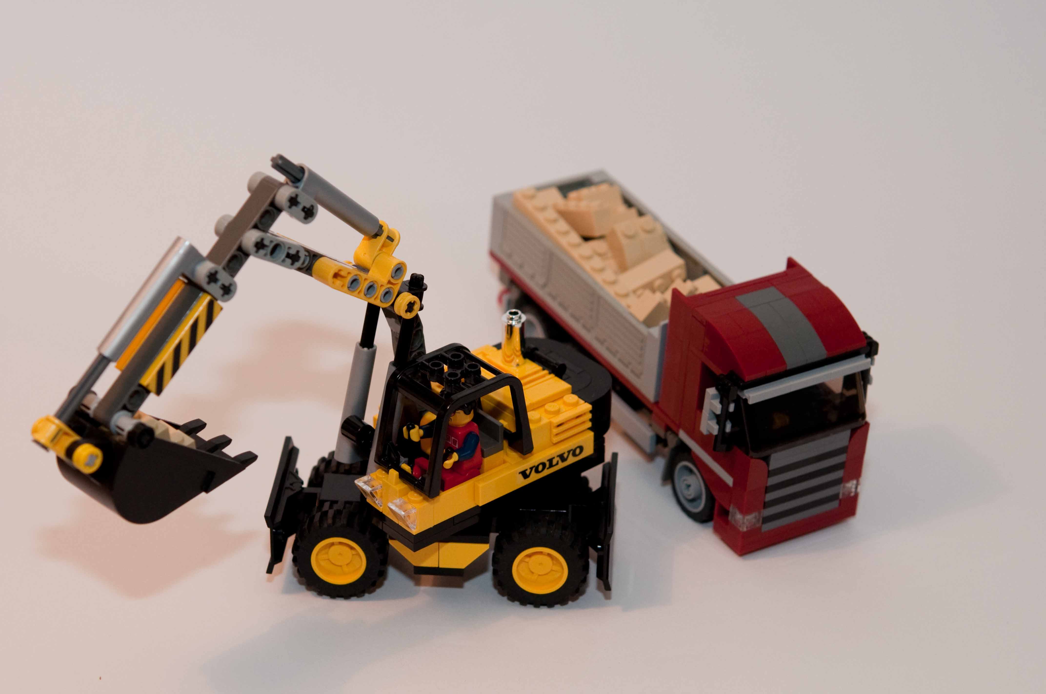 volvo_excavator_6.jpg