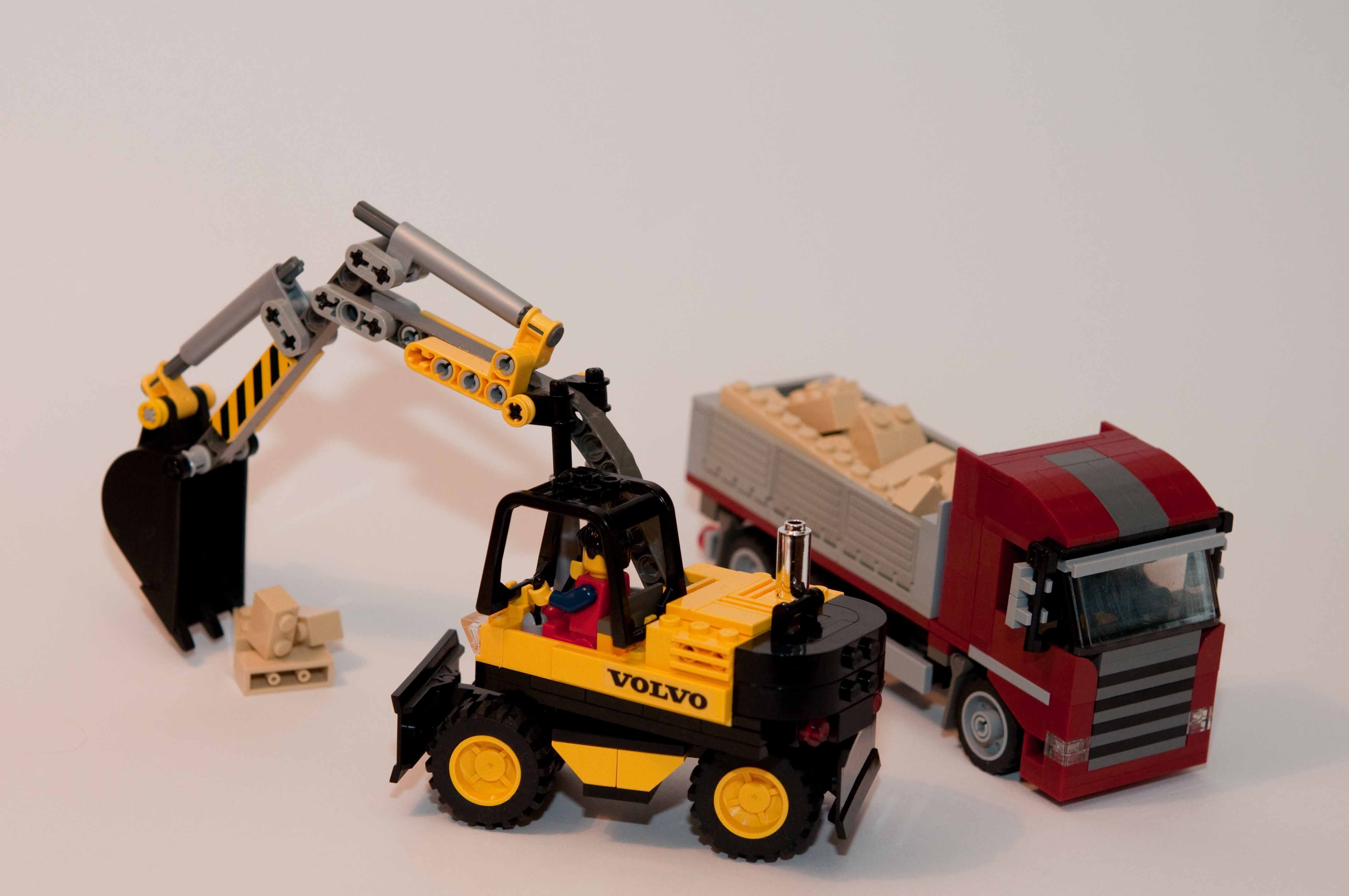 volvo_excavator_7.jpg