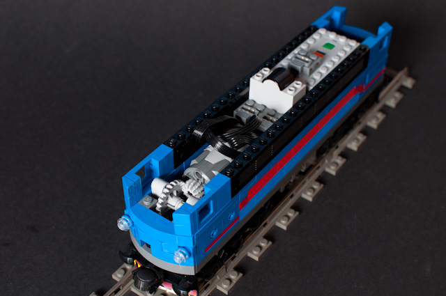 rc_locomotive_with_pf_decoupling.jpg