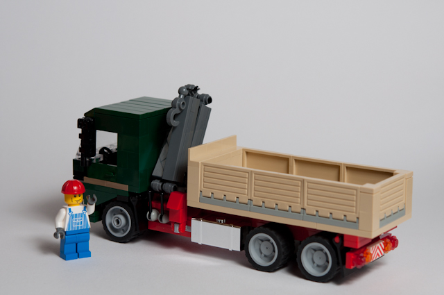 1_1_mercedes_truck_with_crane_3.jpg