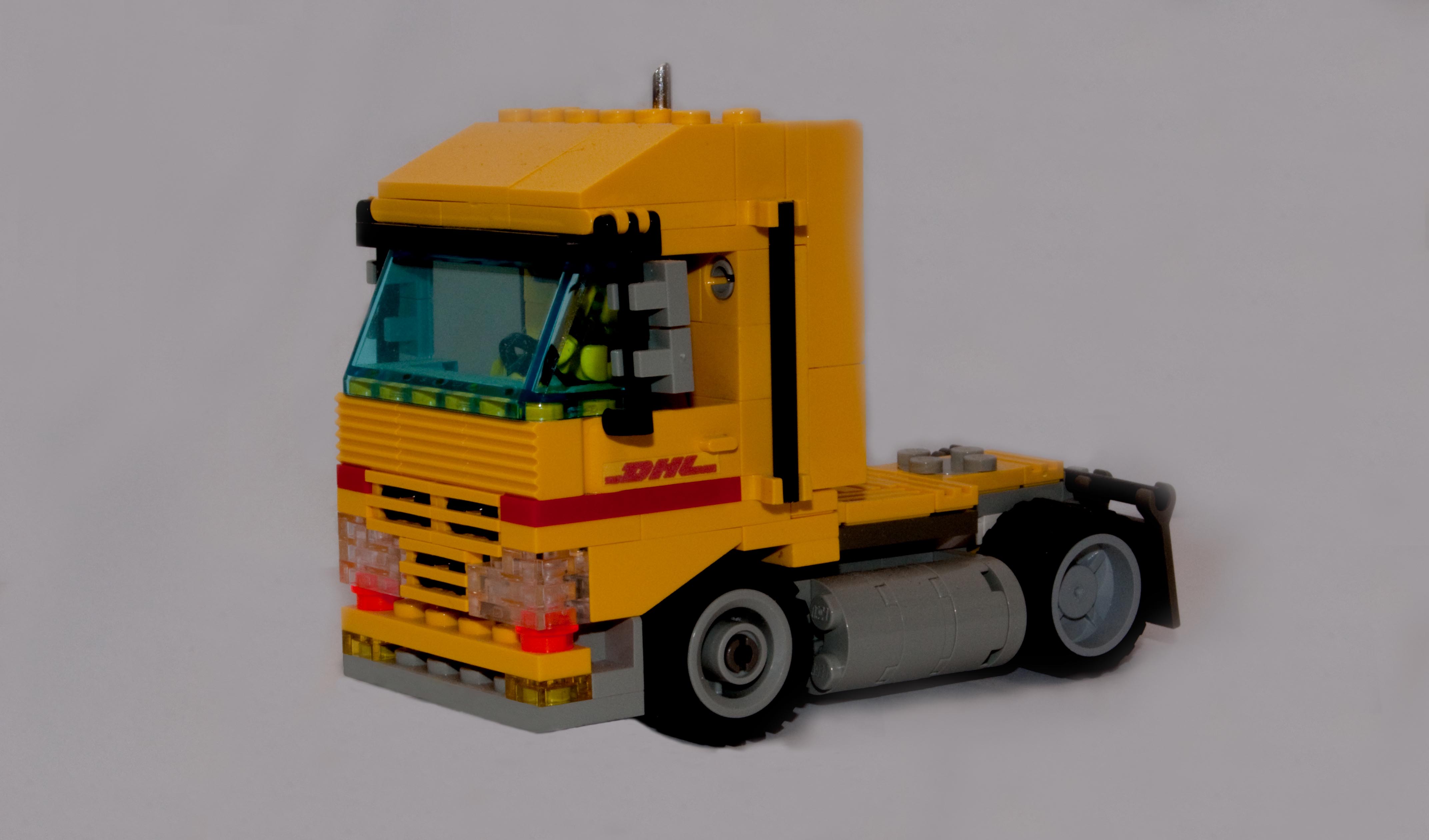 dhl_truck.jpg