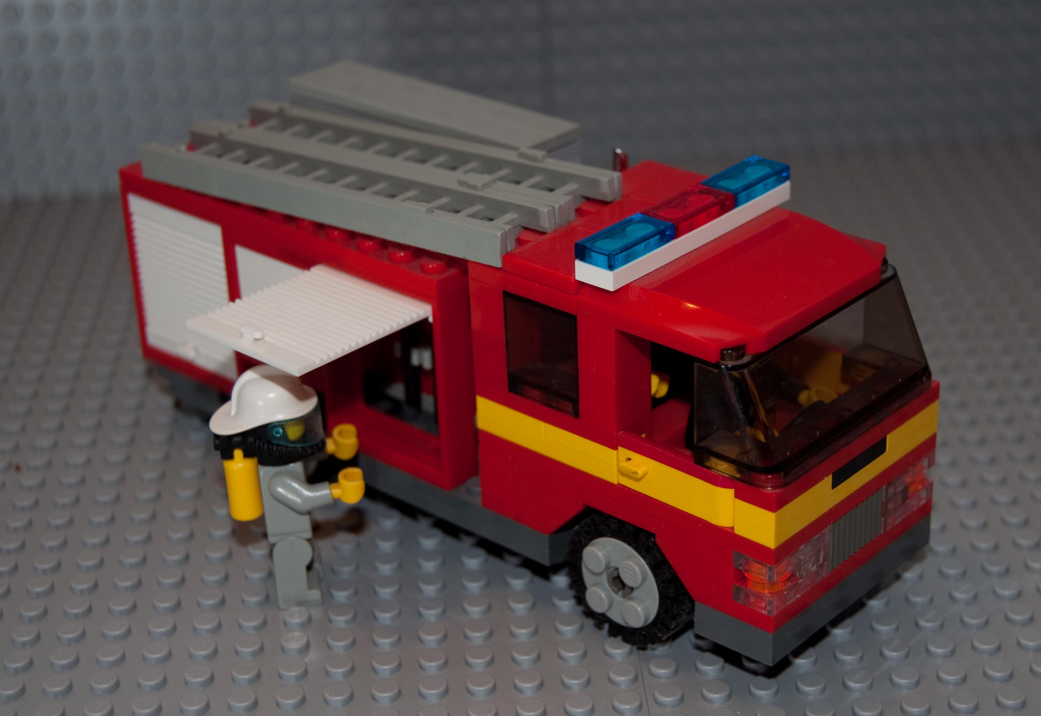 svensk_stegbil_firetruck_1.jpg