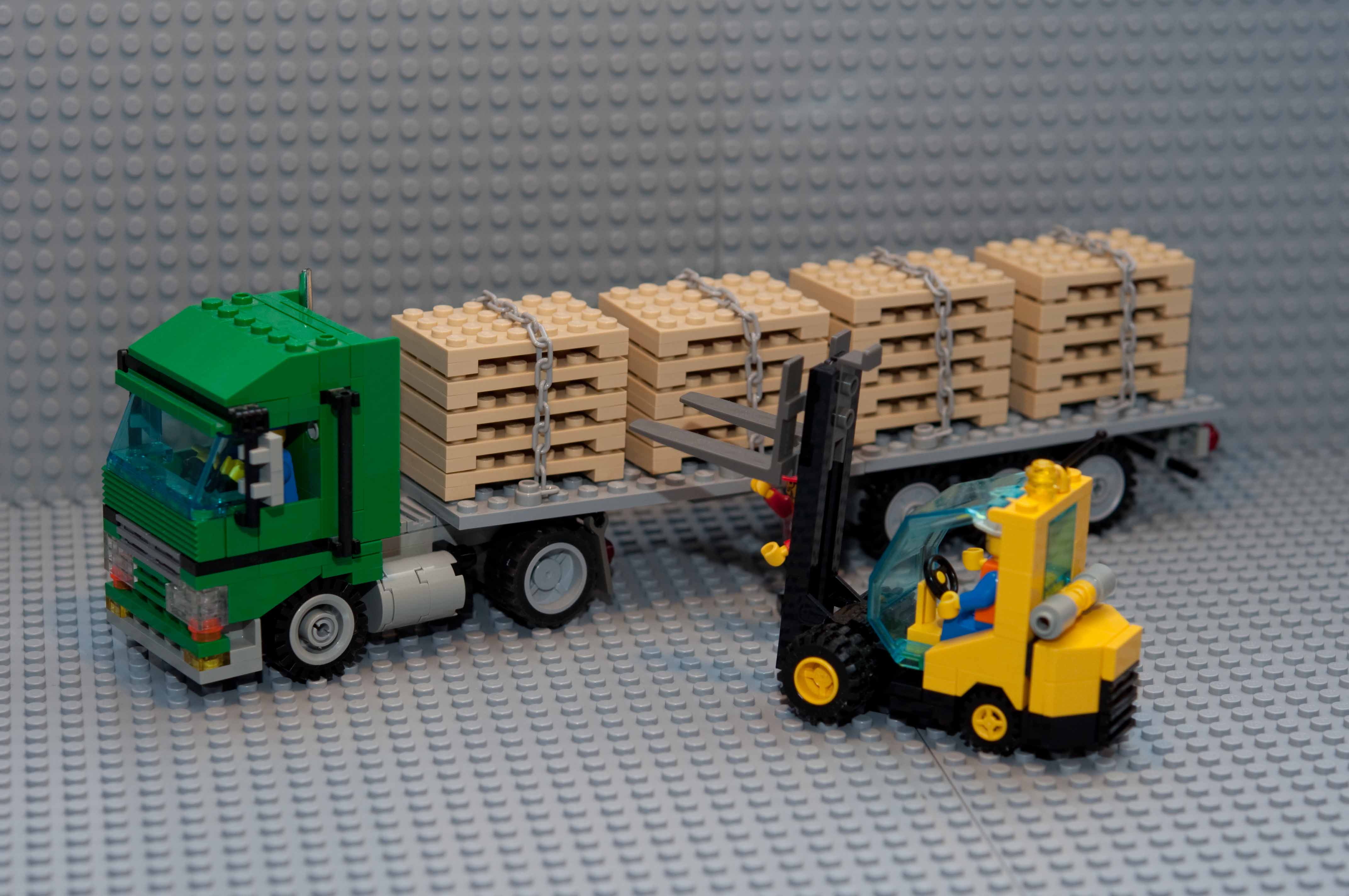 truck_with_pallets_2.jpg