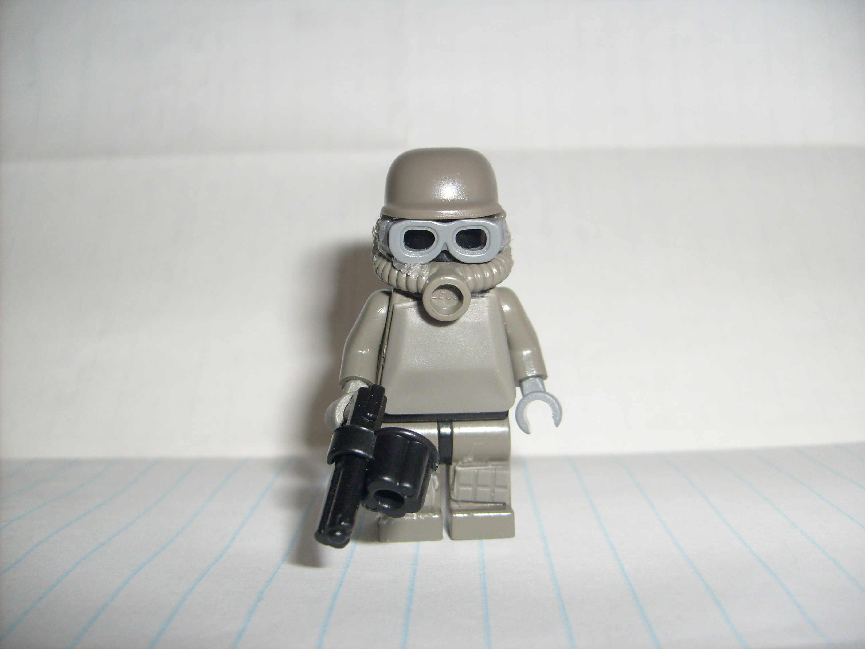 gasmasksoldier_001.jpg