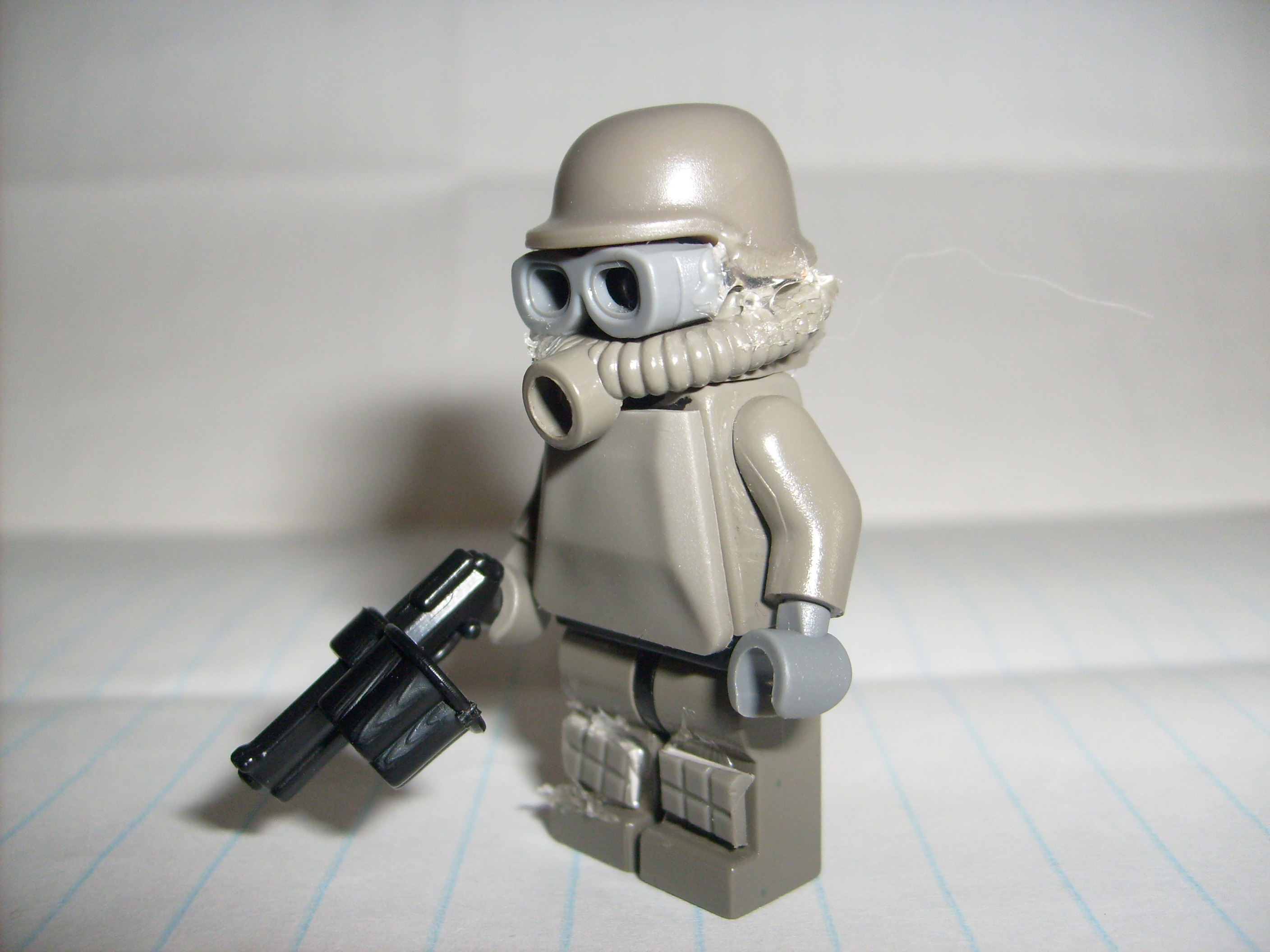 gasmasksoldier_002.jpg