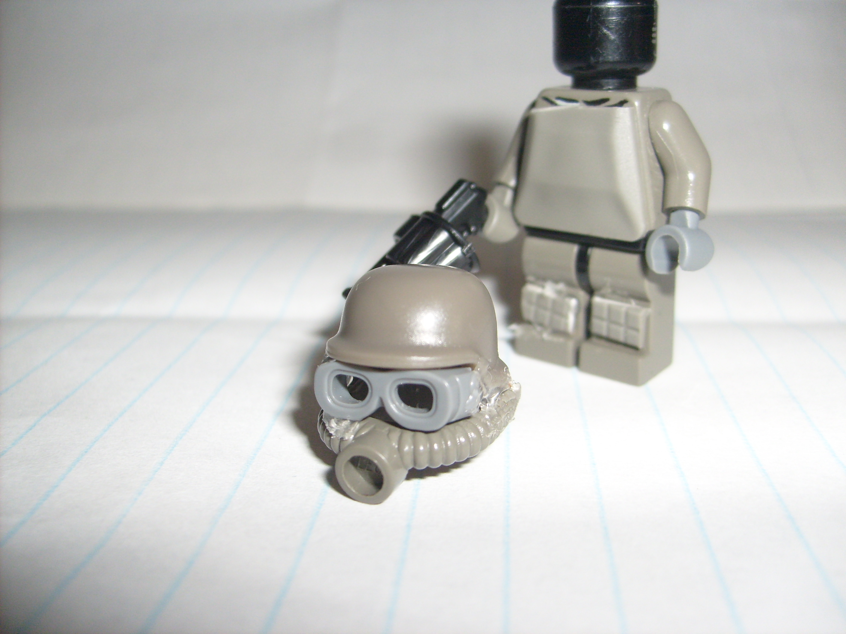 gasmasksoldier_003.jpg