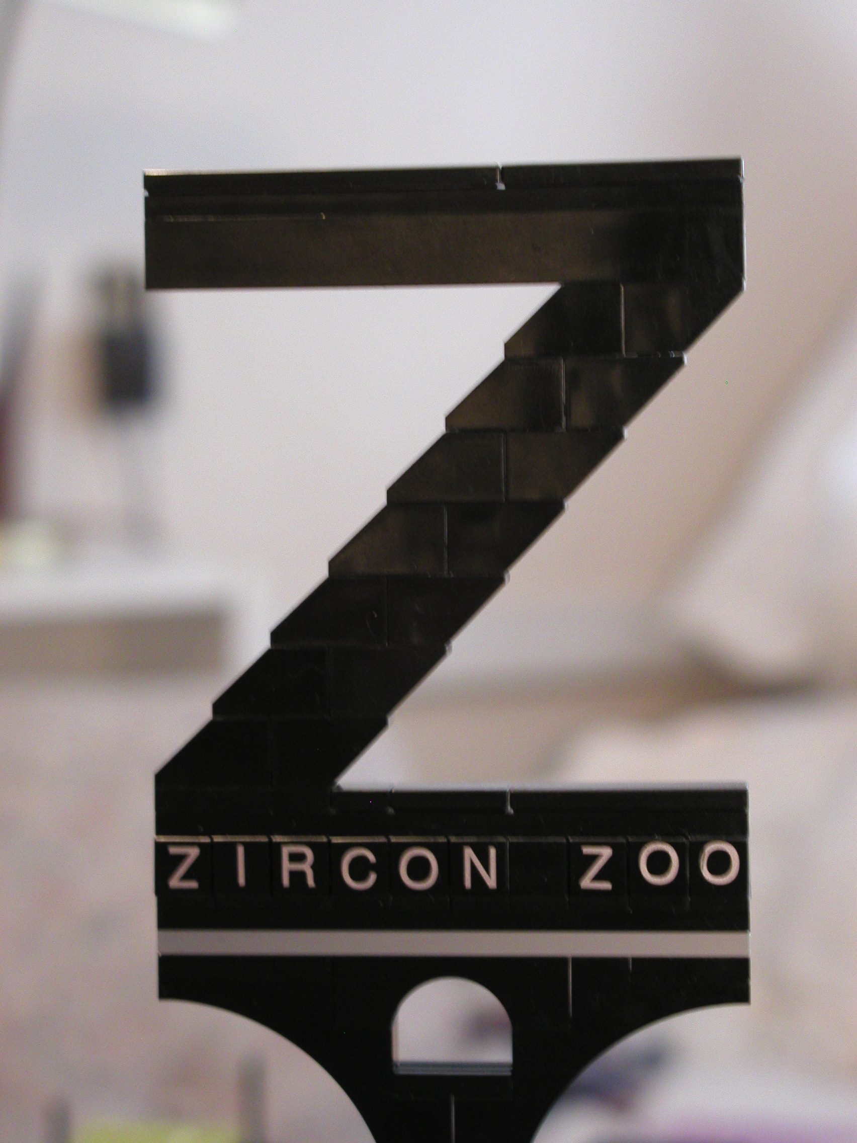 mb01-zircon_zoo.jpg