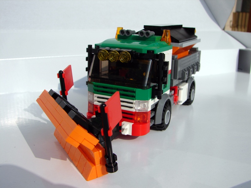 tippertruck-i-withsnowplough-03.jpg