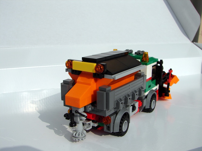 tippertruck-i-withsnowplough-05.jpg