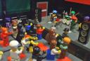 crowd02_ps.jpg