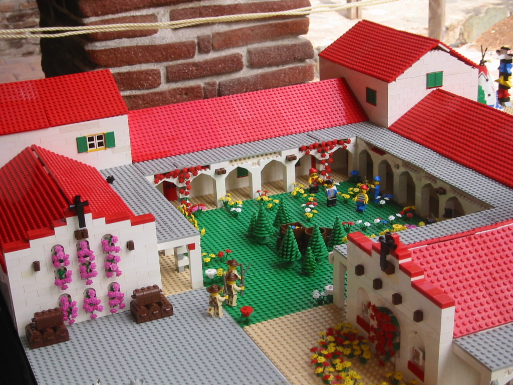 courtyard02.jpg
