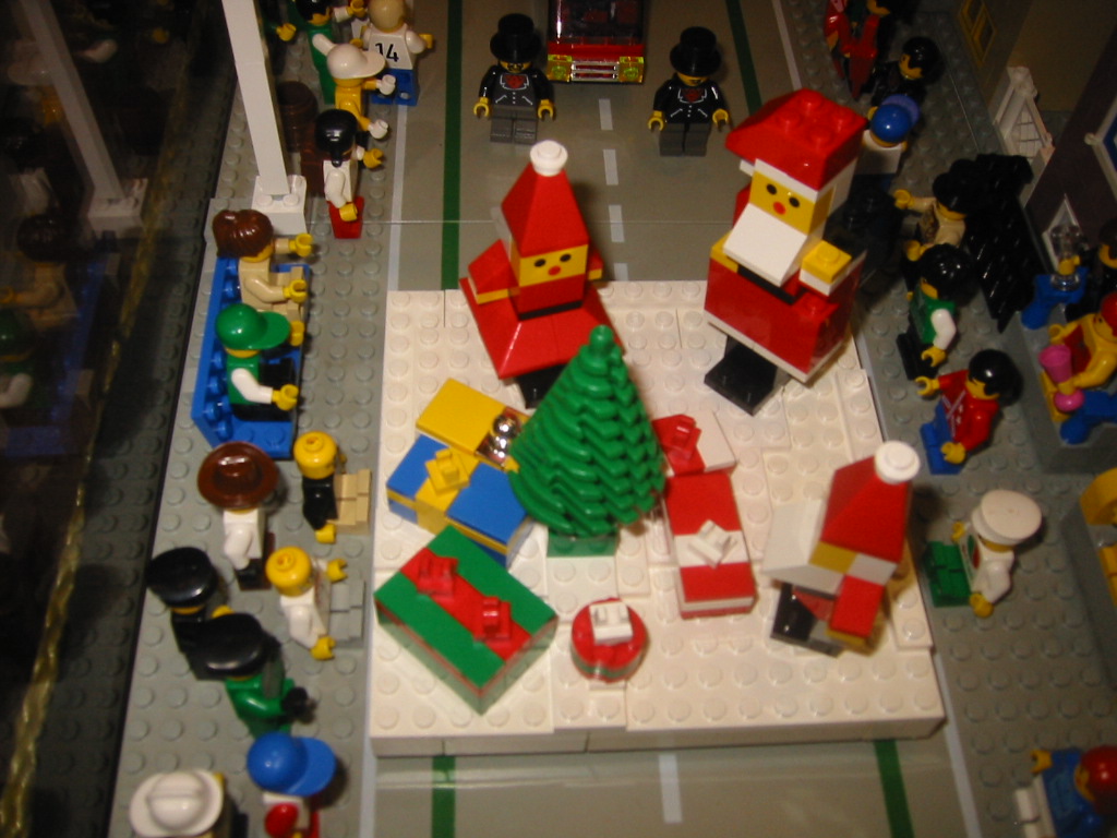 sdmrrmholidayparade02float.jpg