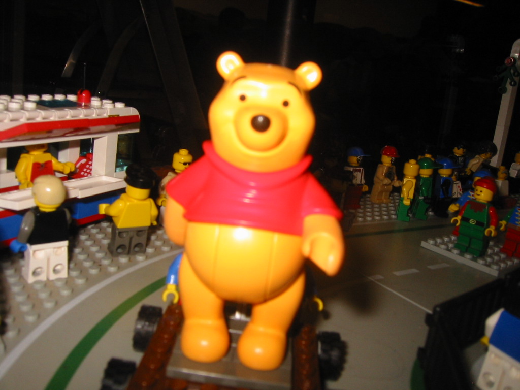 sdmrrmholidayparade11winniethepooh2.jpg