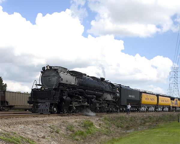 30076251-crw-6370copytrain7.jpg