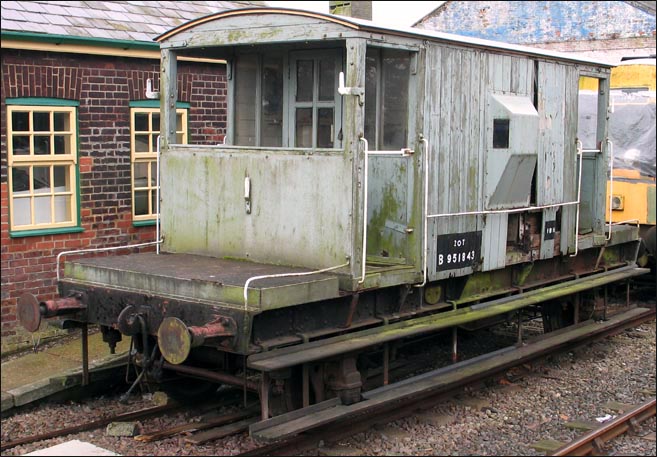 MNR_brake_van_B951843_in_2006.jpg