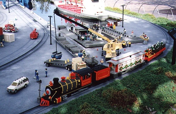 00llchristmastraincrane.jpg