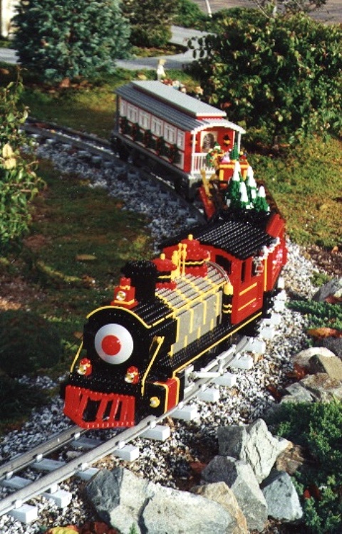 legochristmastrain.jpg