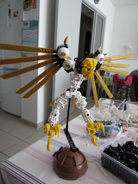 bird_golden_wings.jpg