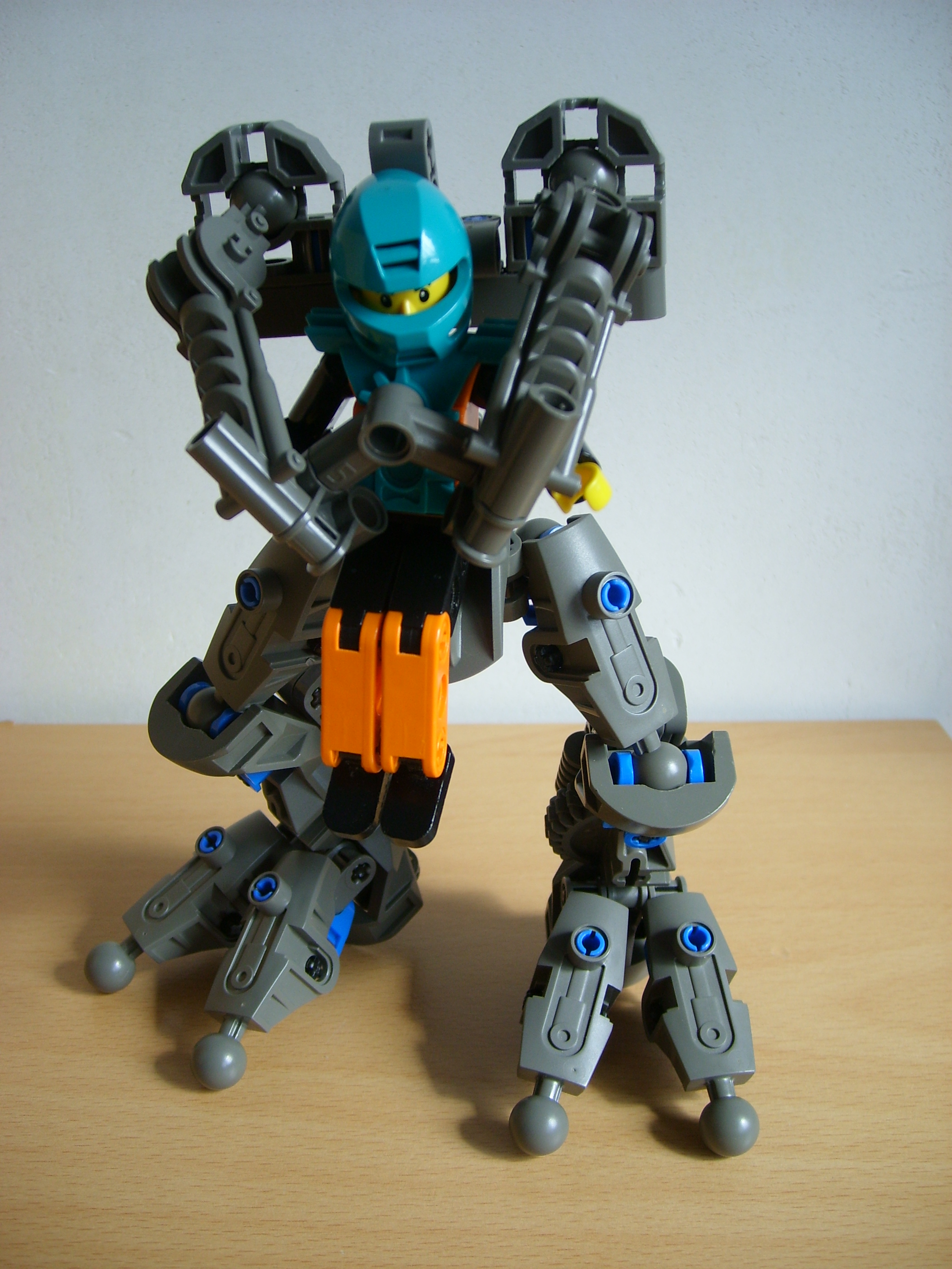 old_grey_mecha.jpg