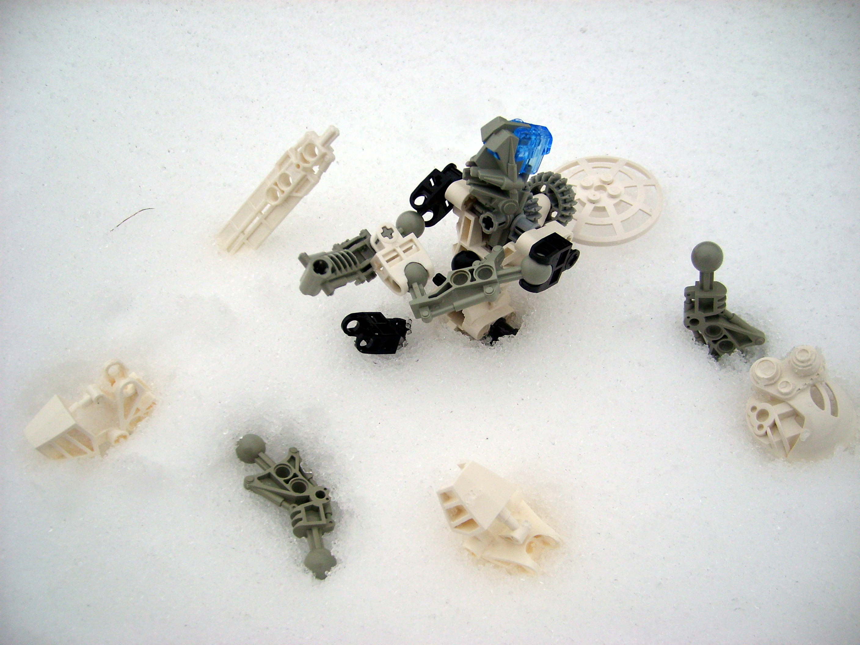 toa_kopaka_some_assembly_required.jpg