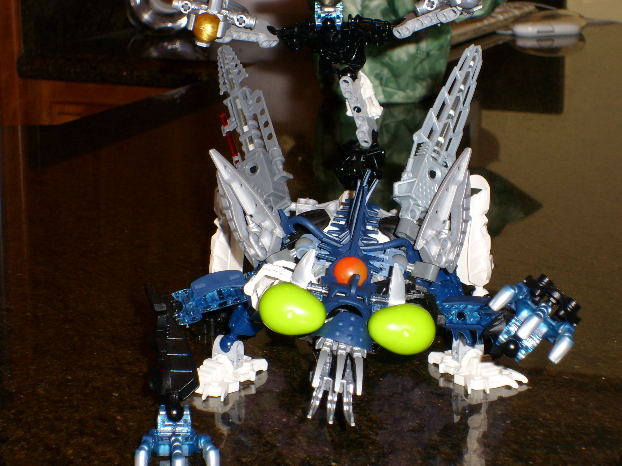 mocs_bionicle_002.jpg