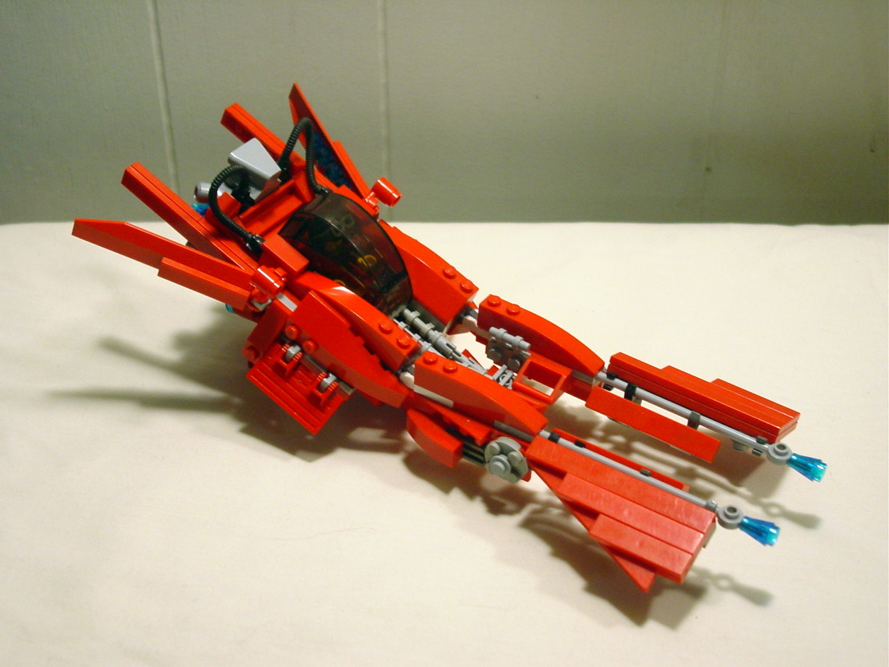 red_space_fighter_001.jpg