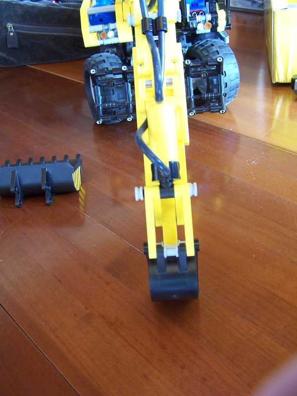 exca-pneu32.jpg