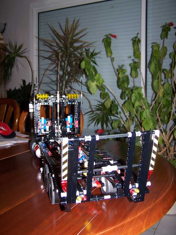 moc8285-003.jpg