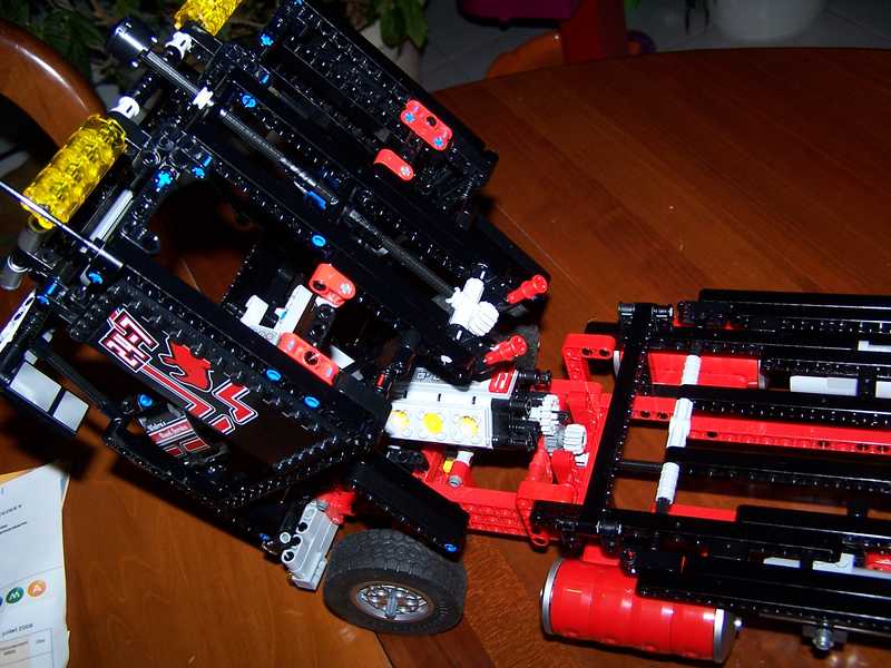 moc8285-004.jpg