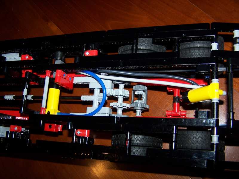 moc8285-006.jpg