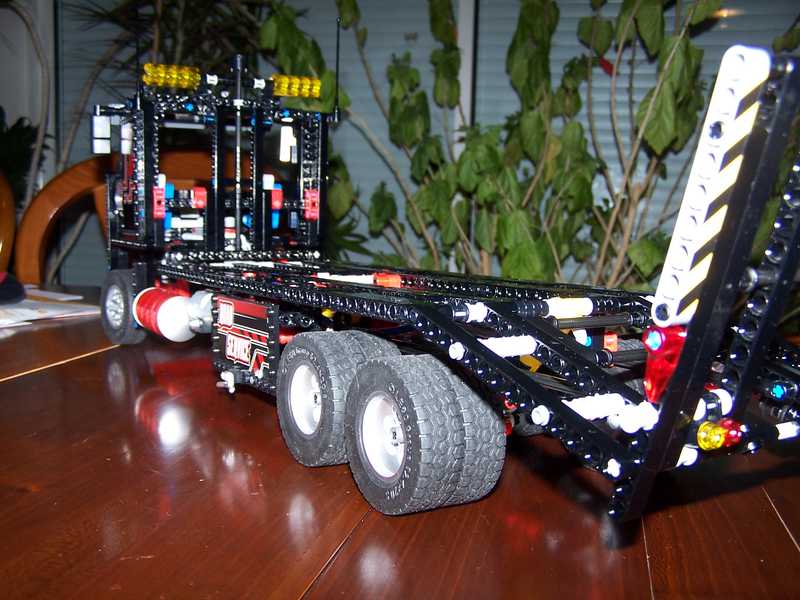 moc8285-007.jpg