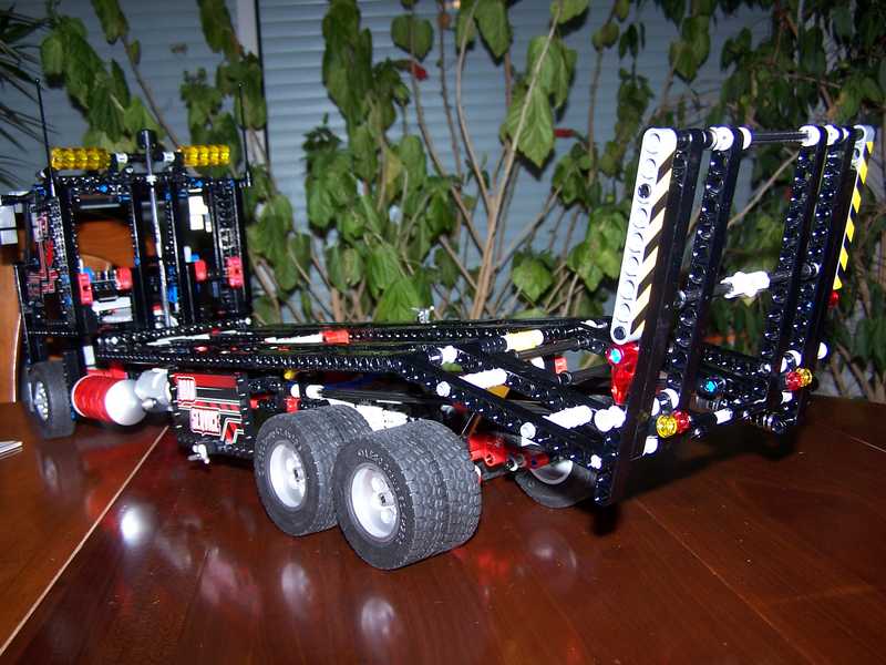 moc8285-008.jpg
