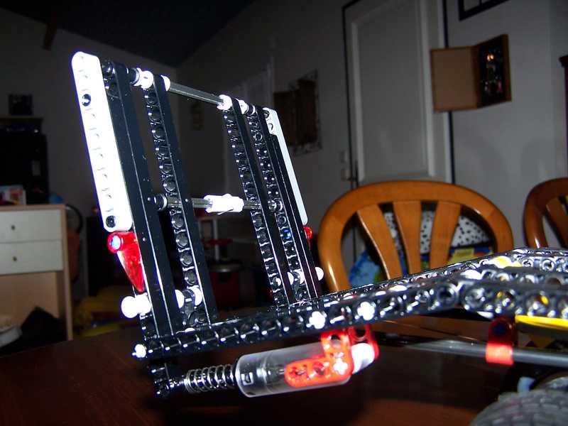 moc8285-009.jpg