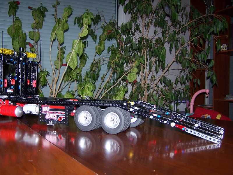 moc8285-011.jpg