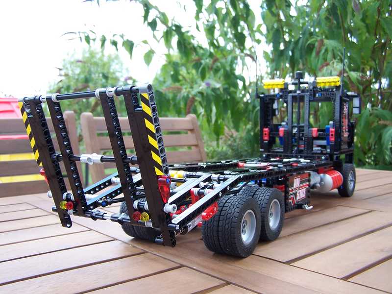 moc8285-017.jpg