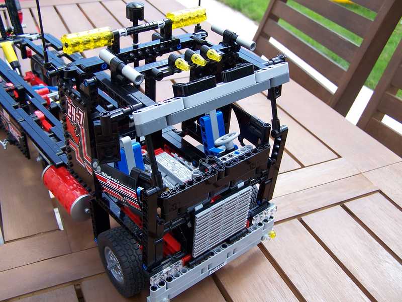 moc8285-019.jpg