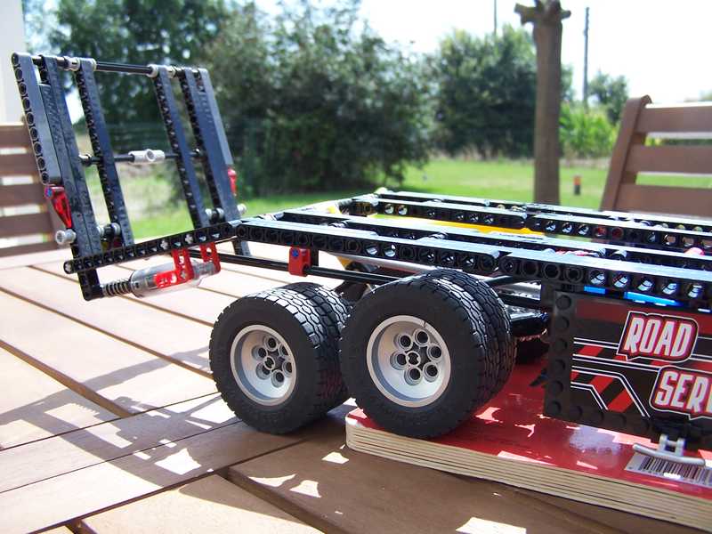 moc8285-021.jpg