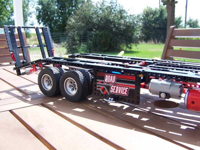 moc8285-025.jpg
