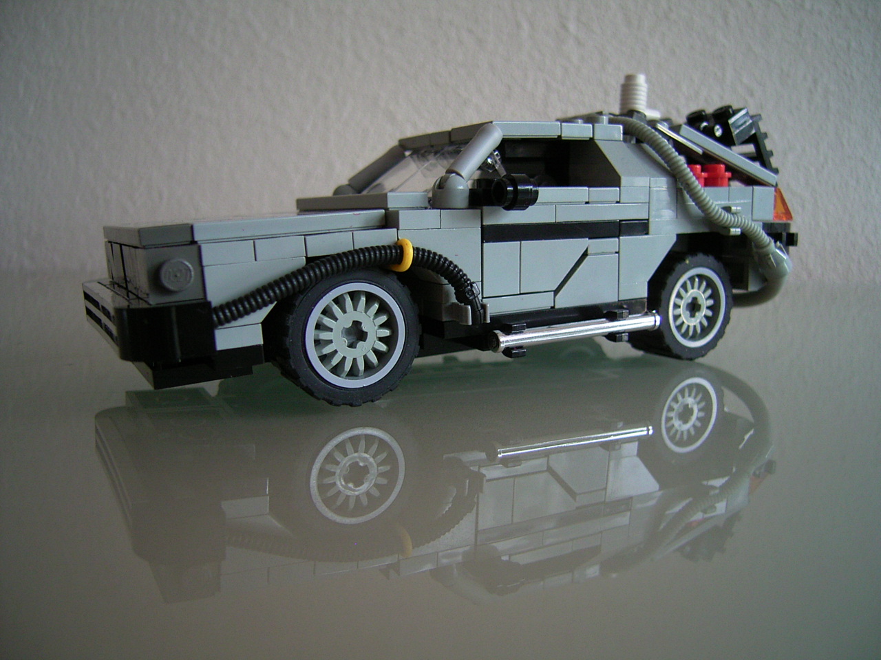 bttf2_delorean.jpg