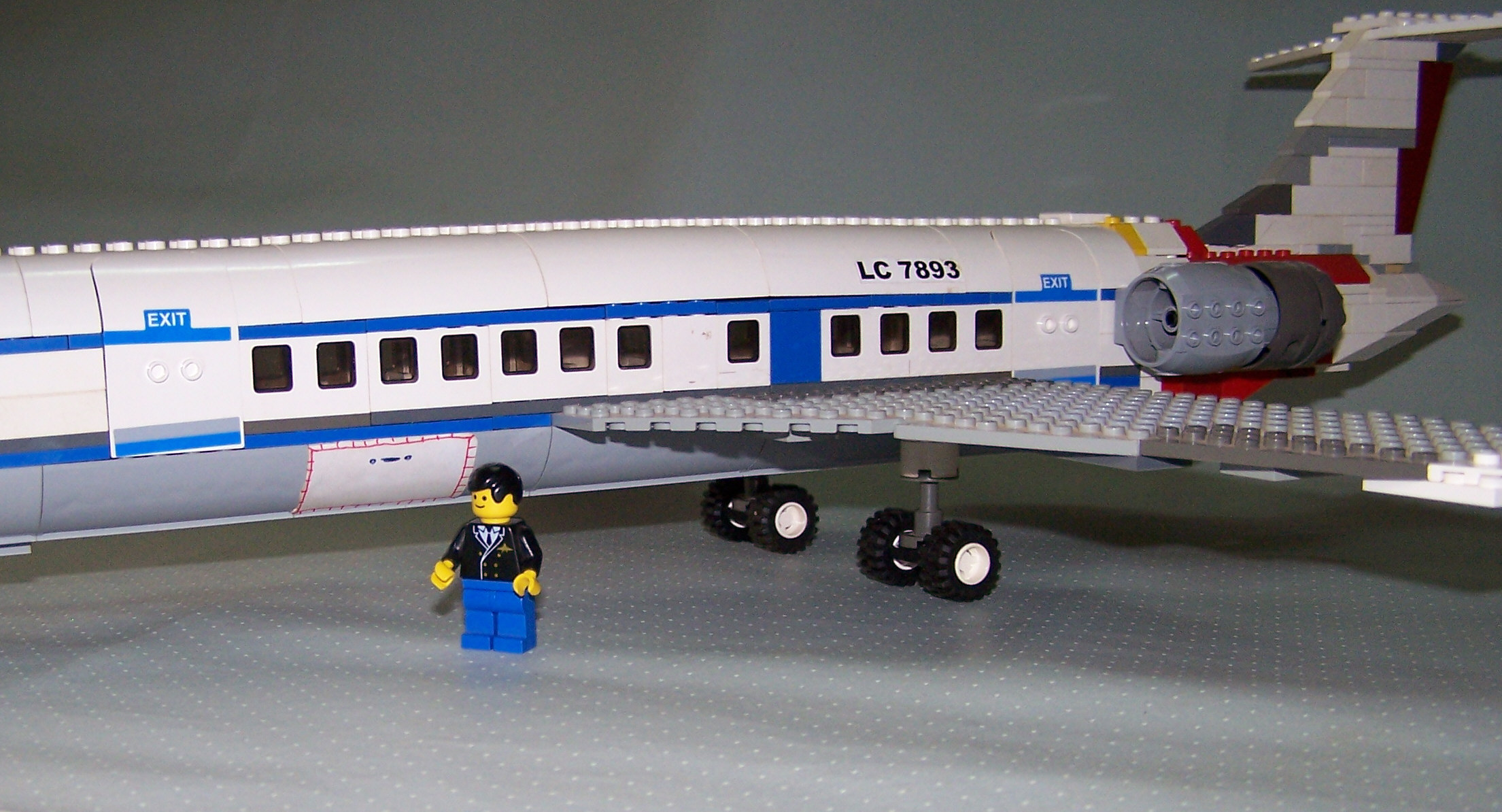 a_erj135_1.jpg