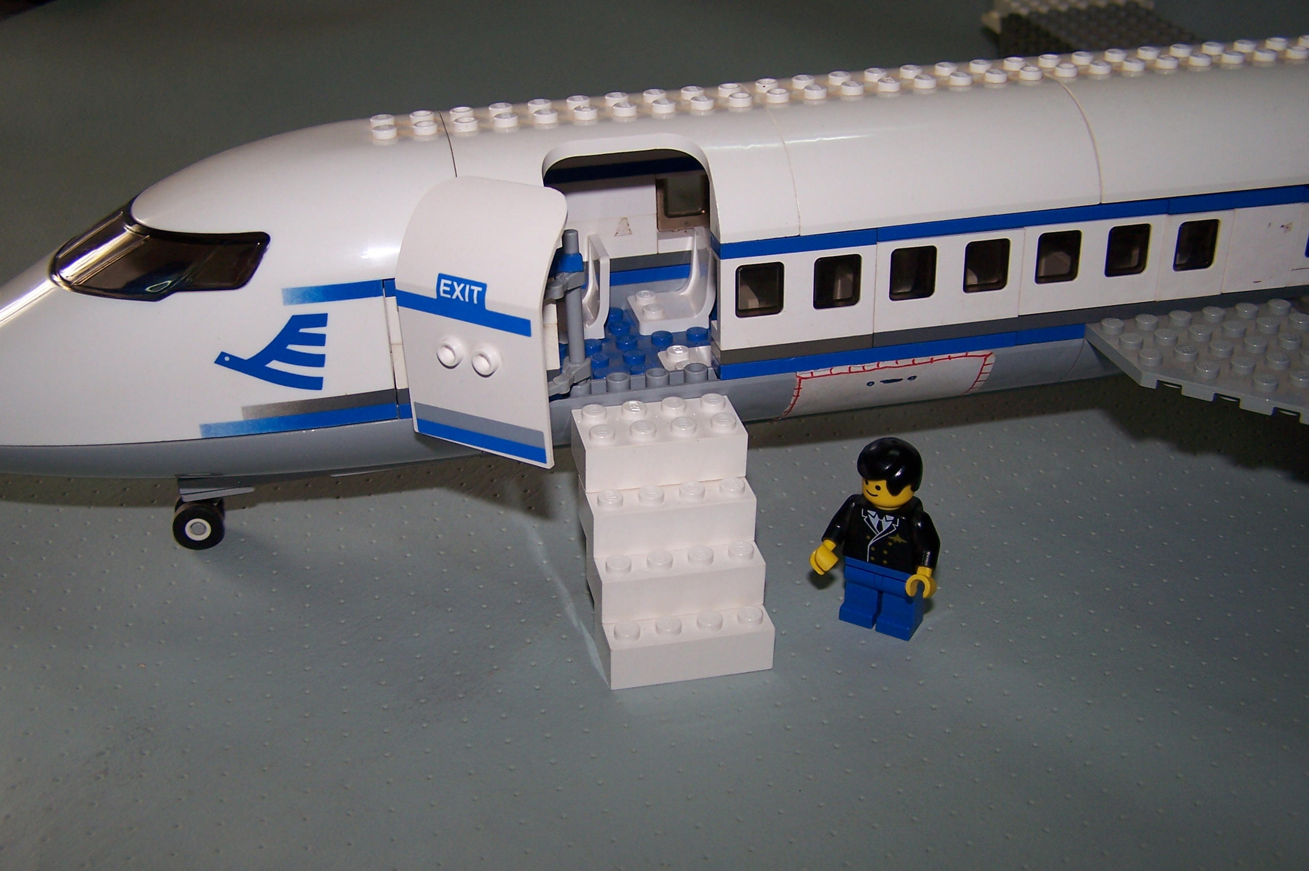 a_erj135_2.jpg