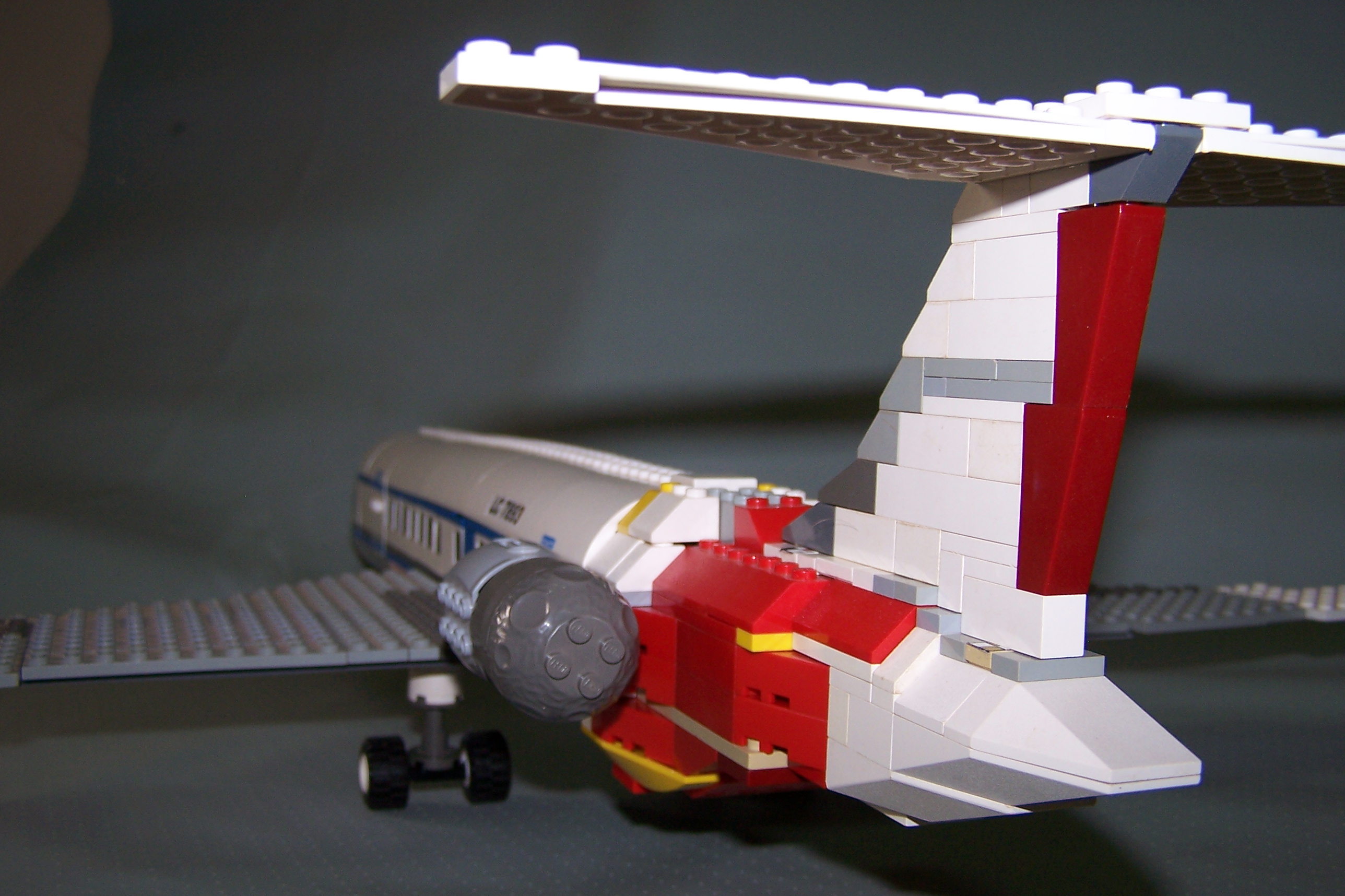 a_erj135_3.jpg
